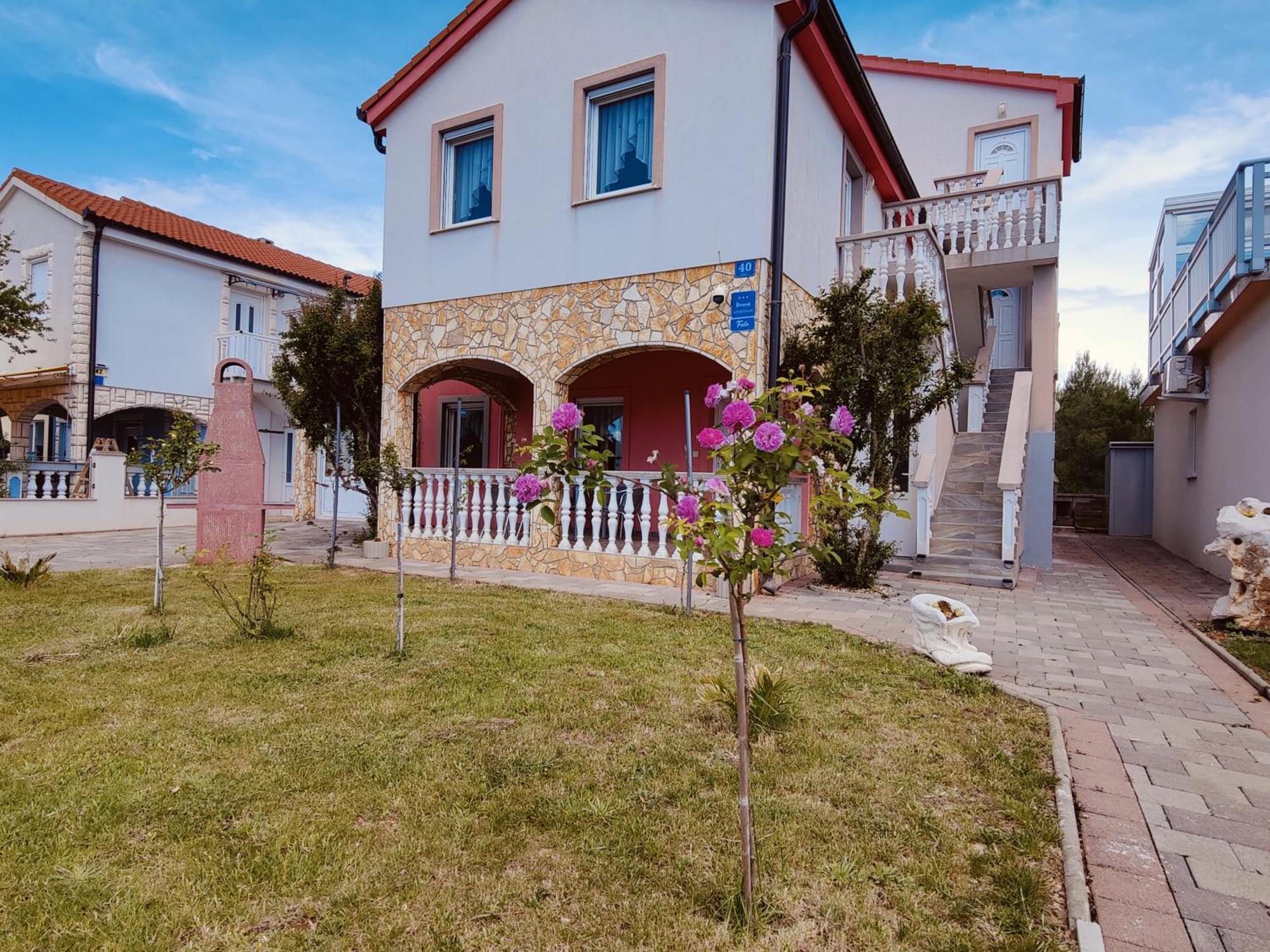 Apartments Fida Vir Exterior photo